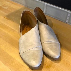Woman’s cut out flats size 8.5